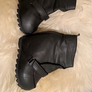 UNBRANDED black pleather platform wedge 6.5